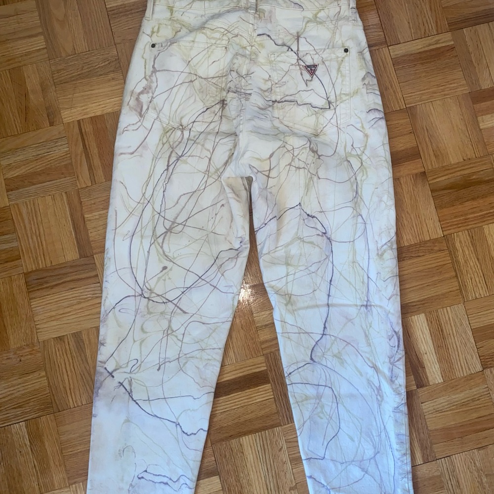 Unique Guess Mom Jeans - Picture 4 of 5